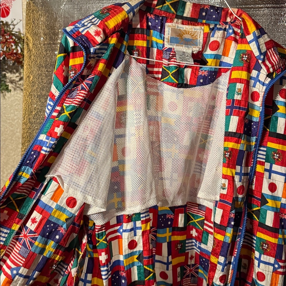 Vintage World Flags Print Jacket By Solare Sporta 100% Nylon Shell & Polyester. - Picture 8 of 8